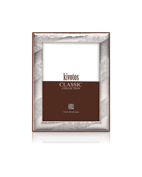 Silver frame forged with crumpling stripes